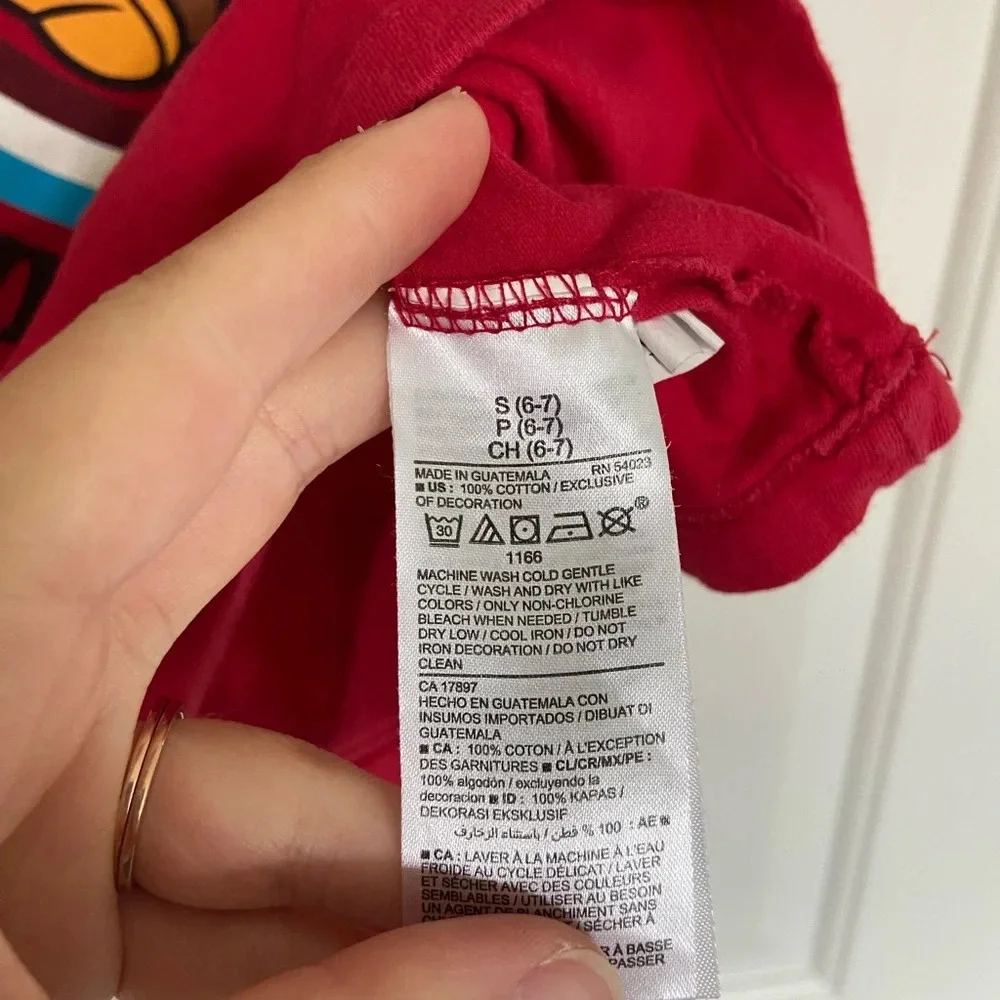 EUC‎ | Old Navy boy’s Mario decal tshirt — small